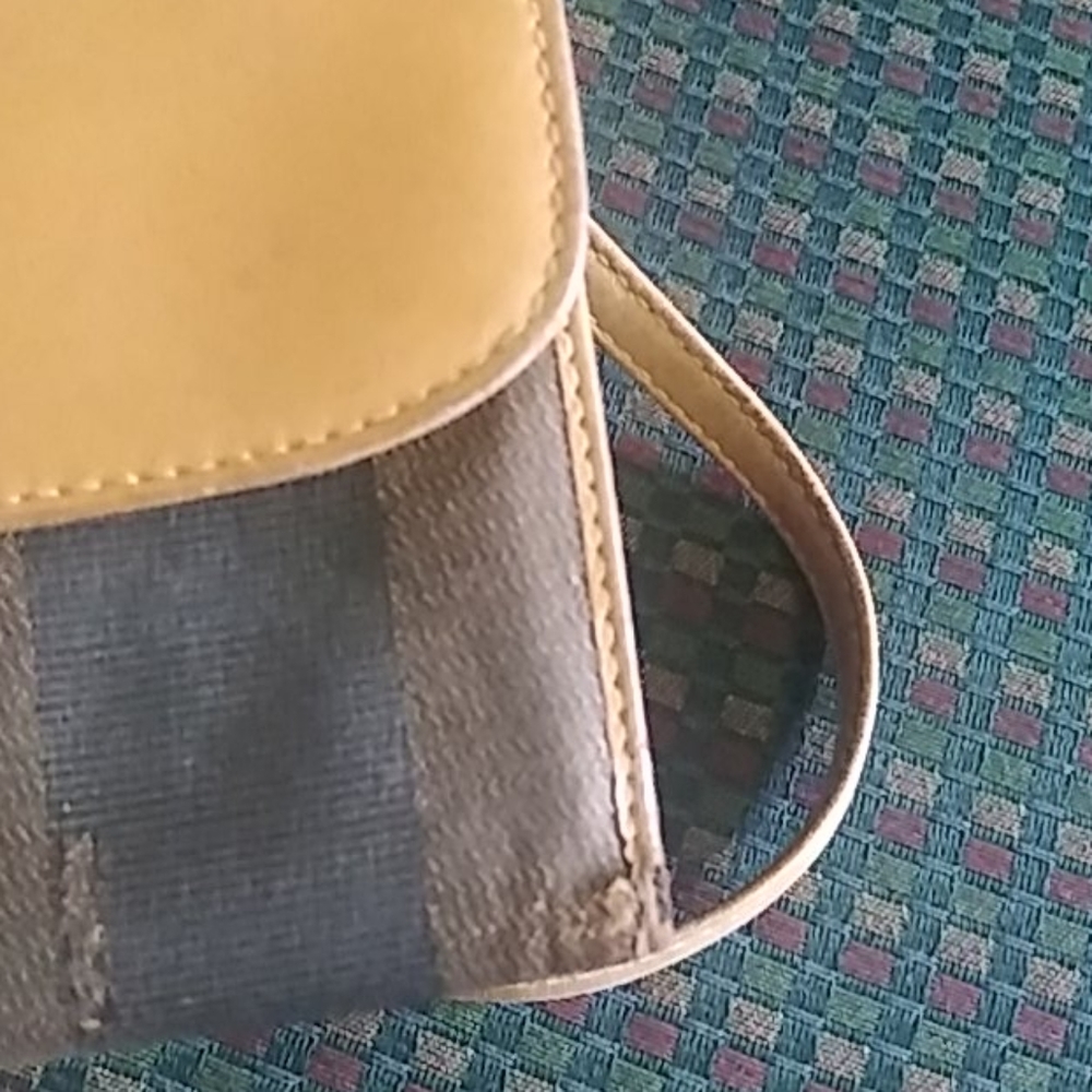 💕Authentic Fendi Vintage Stripe Crossbody. - Picture 10 of 12